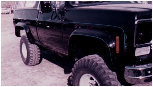 Picture of Bushwacker 75 - 80 Chevy K10 Suburban Cutout Style Flares 2pc - Black
