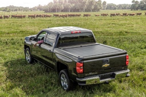 Picture of Roll - N - Lock 17 - 18 Honda Ridgeline XSB 59 - 12in M - Series Retractable Tonneau Cover