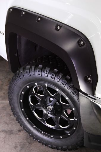 Picture of Bushwacker 18 - 19 Ford F - 150 Max Pocket Style Flares 2pc - Black
